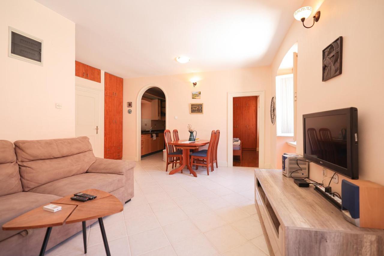 Two Bedroom Apartment In City Center Igor Zadar Exteriör bild
